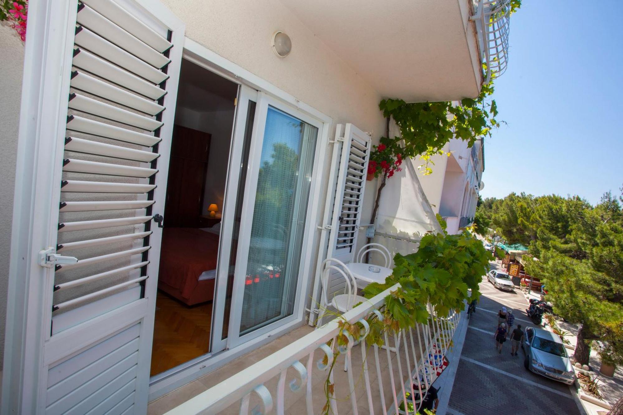 Apartments Ankora Tucepi Exterior photo